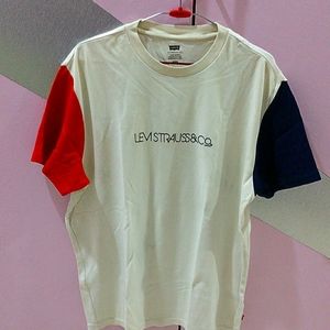 Levi's M size tshirt